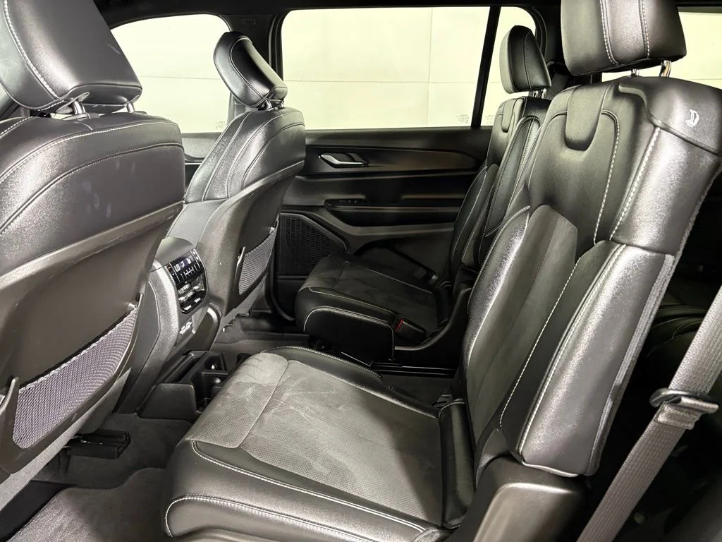 Used 2023 Black Jeep Altitude image 35