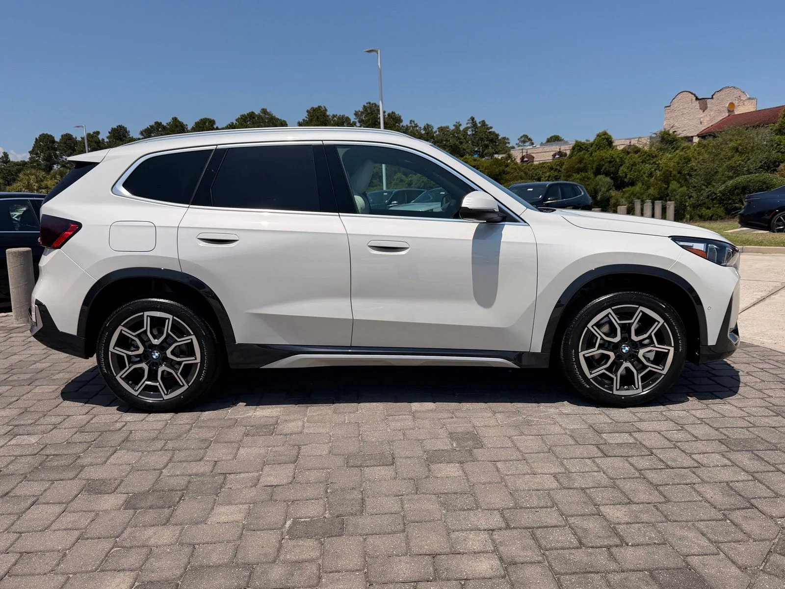New 2026 Mineral White Metallic BMW xDrive28i image 8