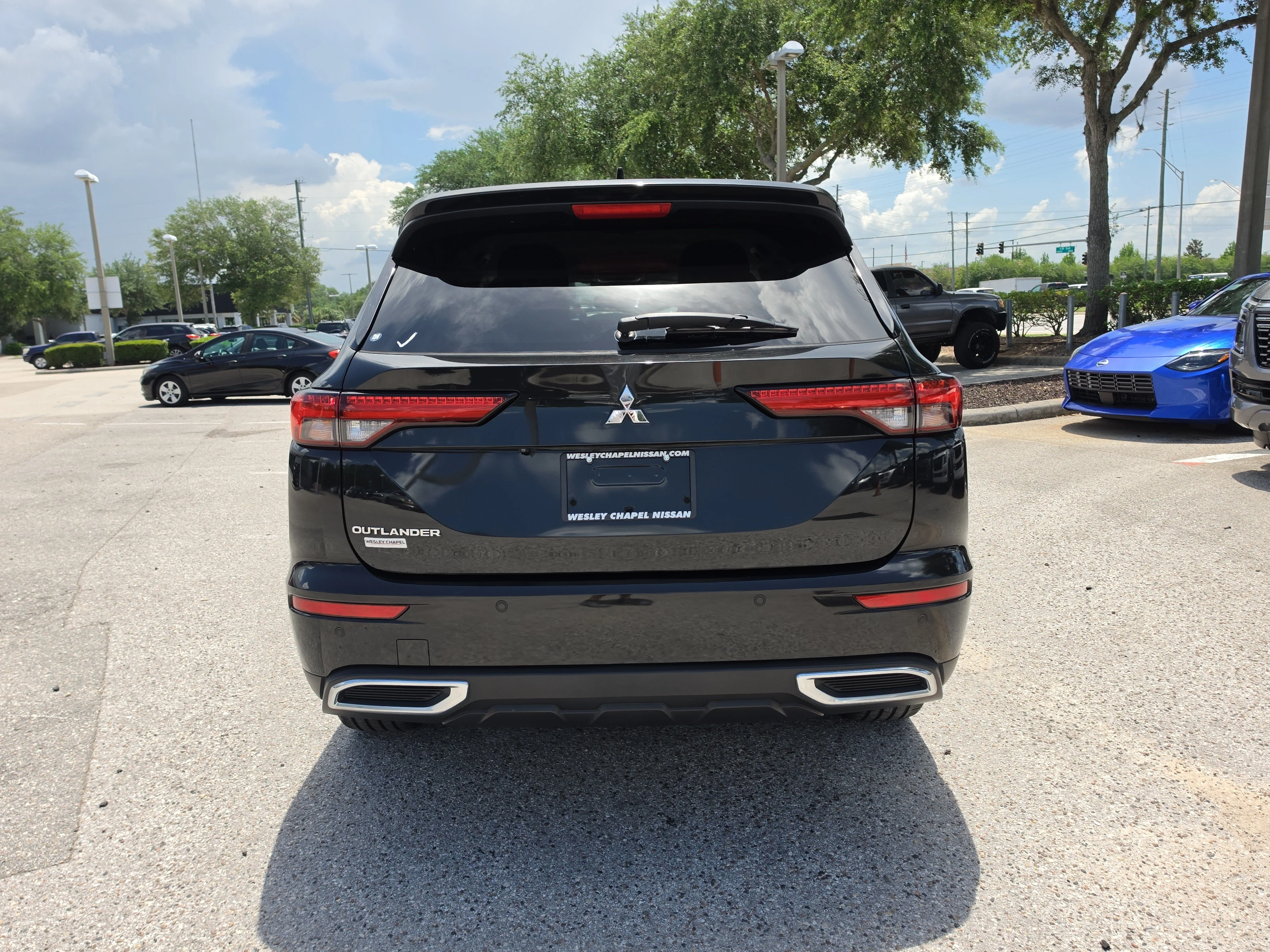 Used 2022 Black Diamond Mitsubishi ES image 7