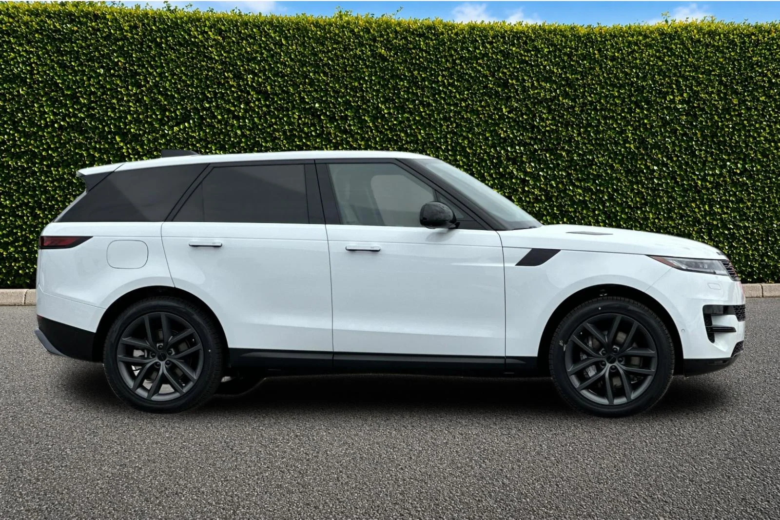 New 2026 Fuji White Land Rover SE image 7