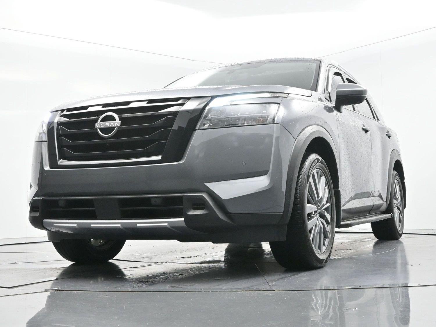 Used 2025 Gun Metallic Nissan SL image 41