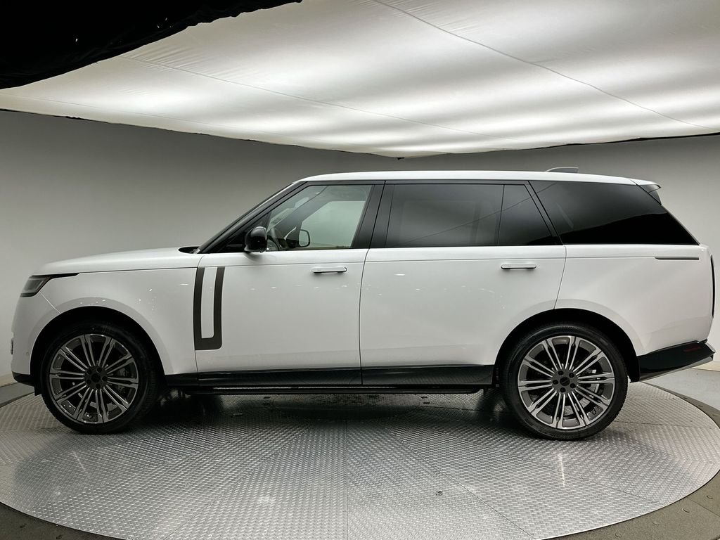 New 2026 Fuji White Land Rover SE image 2