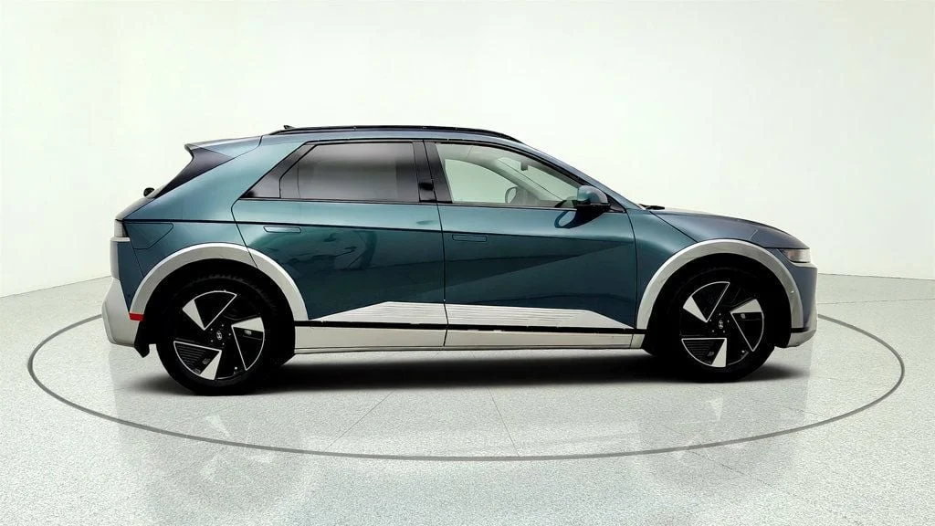 Used 2025 Digital Teal Hyundai Limited RWD image 4