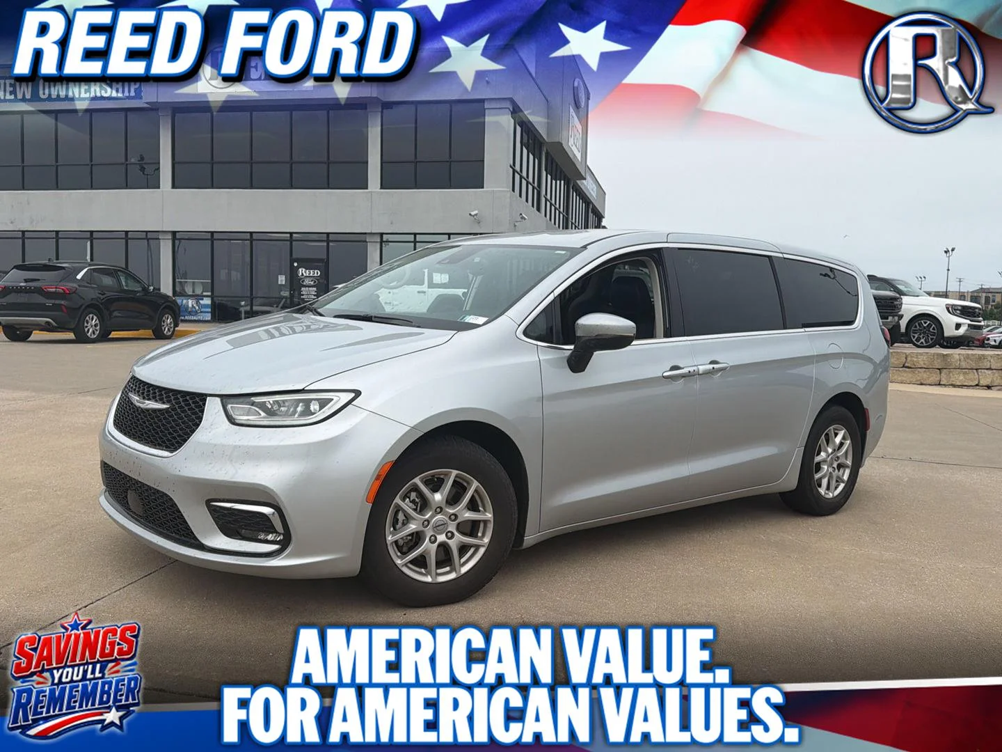 2023 Chrysler Pacifica Touring L's photo