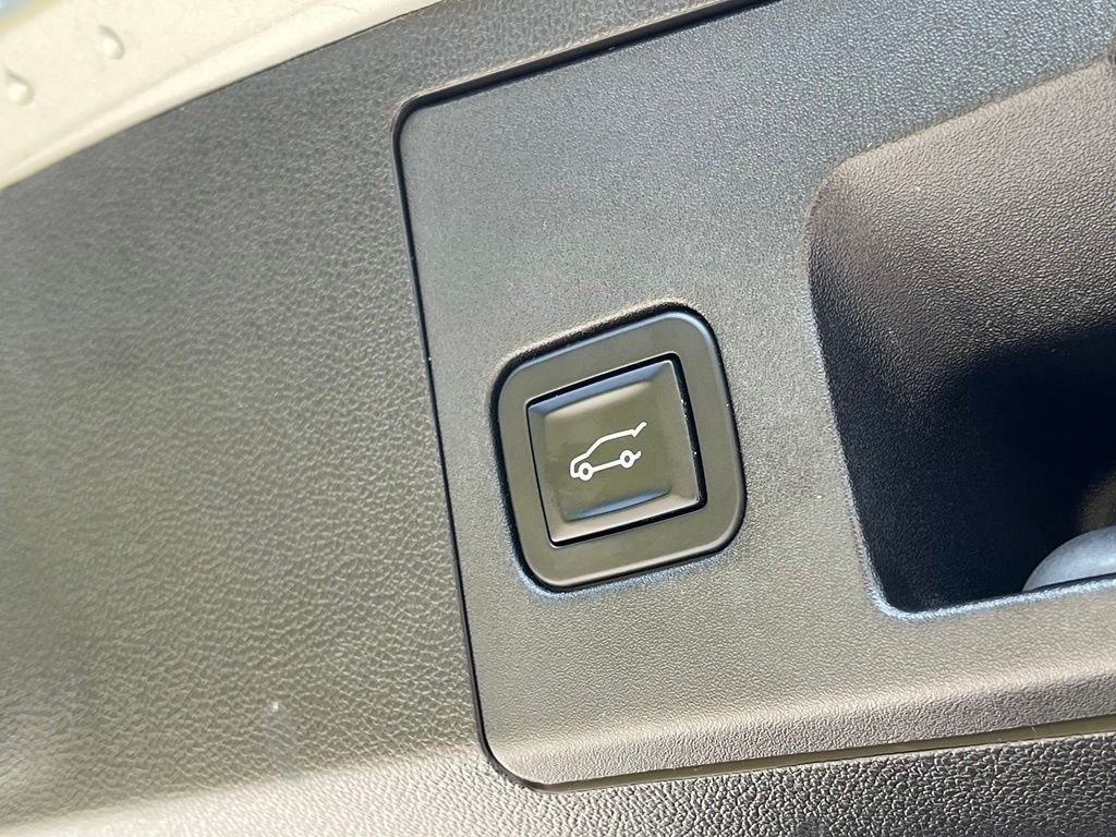 Used 2019 Silver Cadillac Premium Luxury image 25