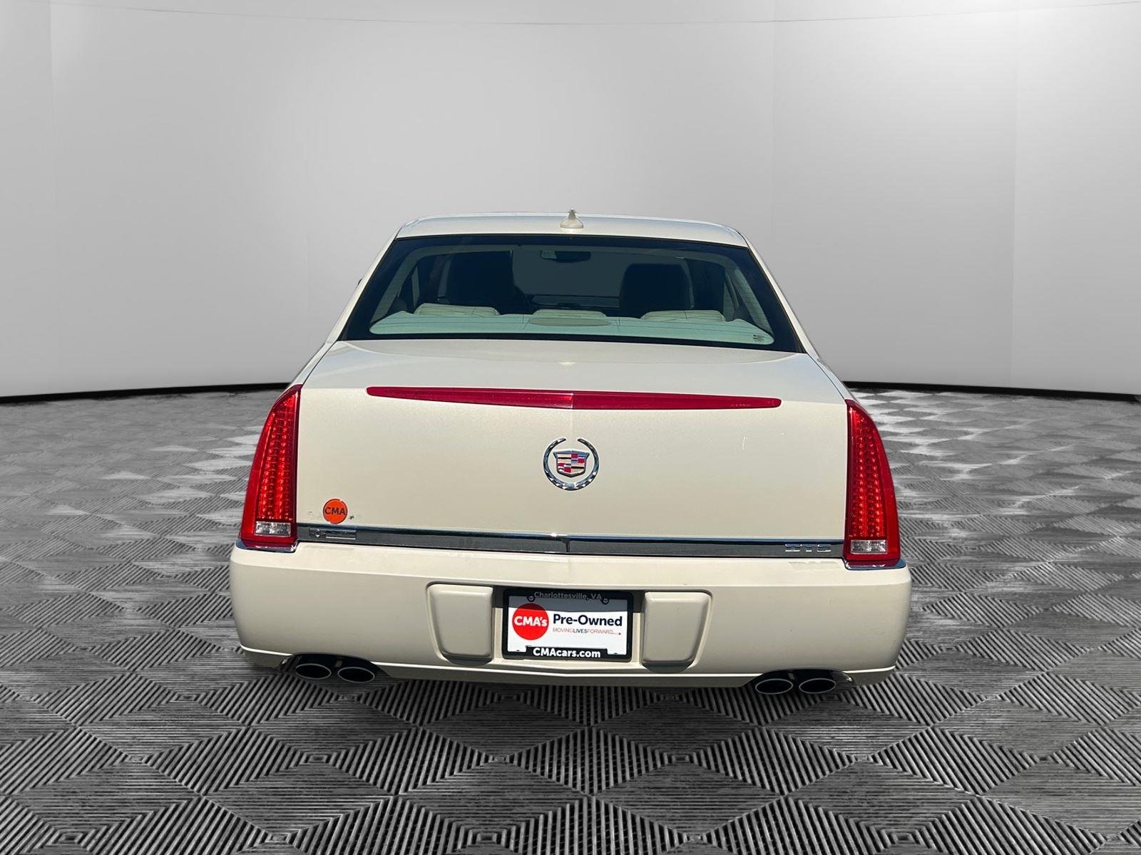 Used 2010 Vanilla Latte Cadillac w/1SA image 4