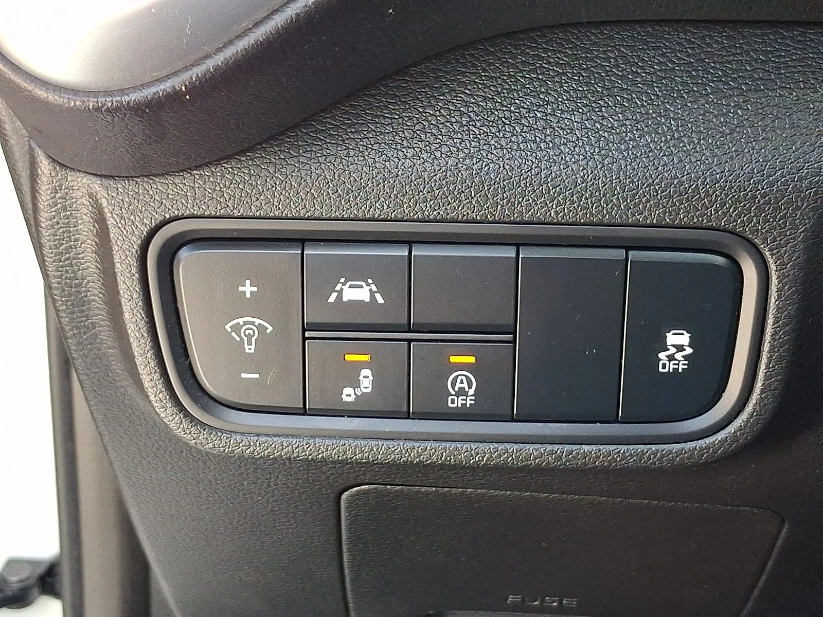 Used 2022 White Kia LX image 25