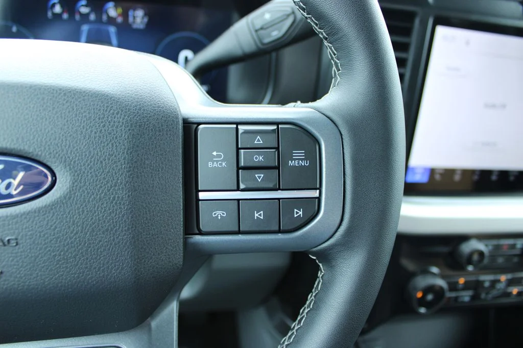 New 2027 Oxford White Ford F-350® XLT image 47