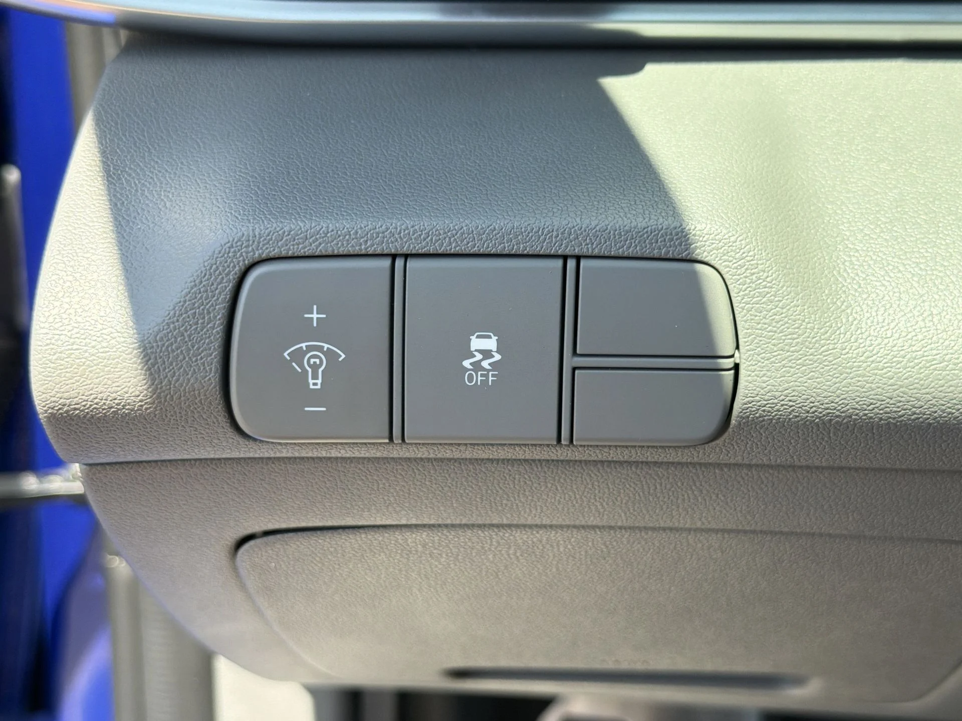 Certified Used 2025 Intense Blue Hyundai SEL Sport image 17