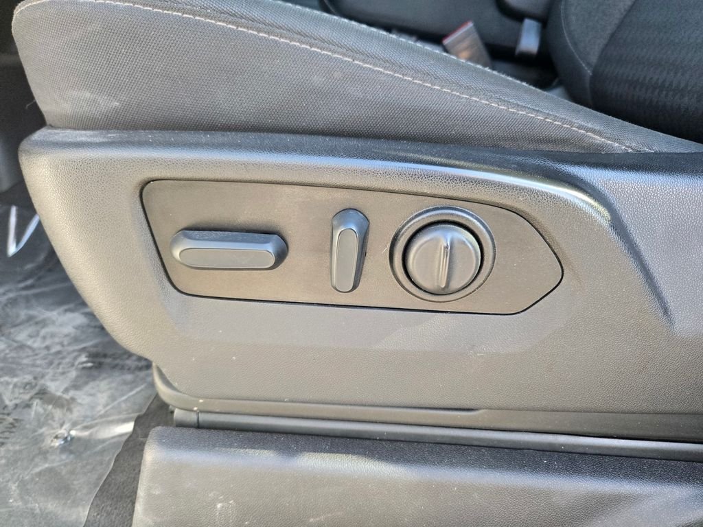 Used 2023 White Chevrolet Custom image 12