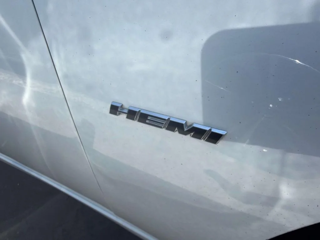 Used 2018 White Knuckle Clearcoat Dodge R/T image 5