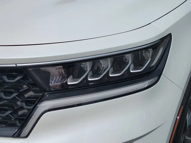 Used 2022 White Kia EX image 9