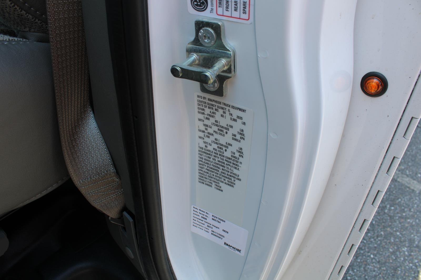 New 2025 Summit White GMC 1WT image 24