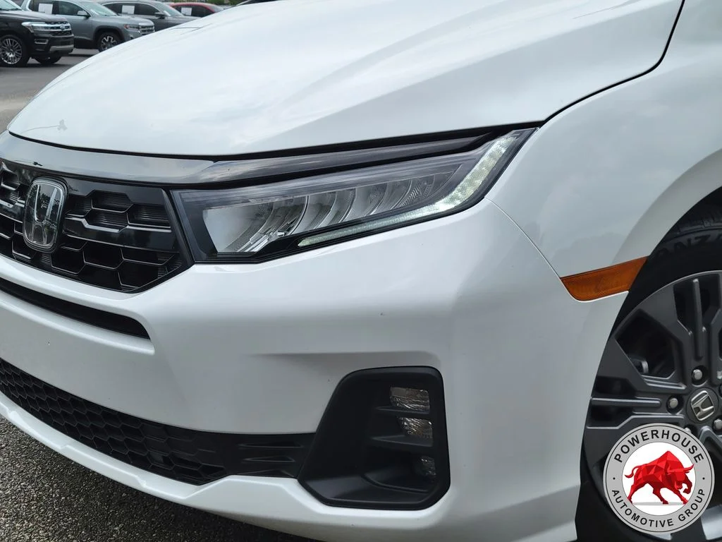 Used 2025 White Honda Touring image 10