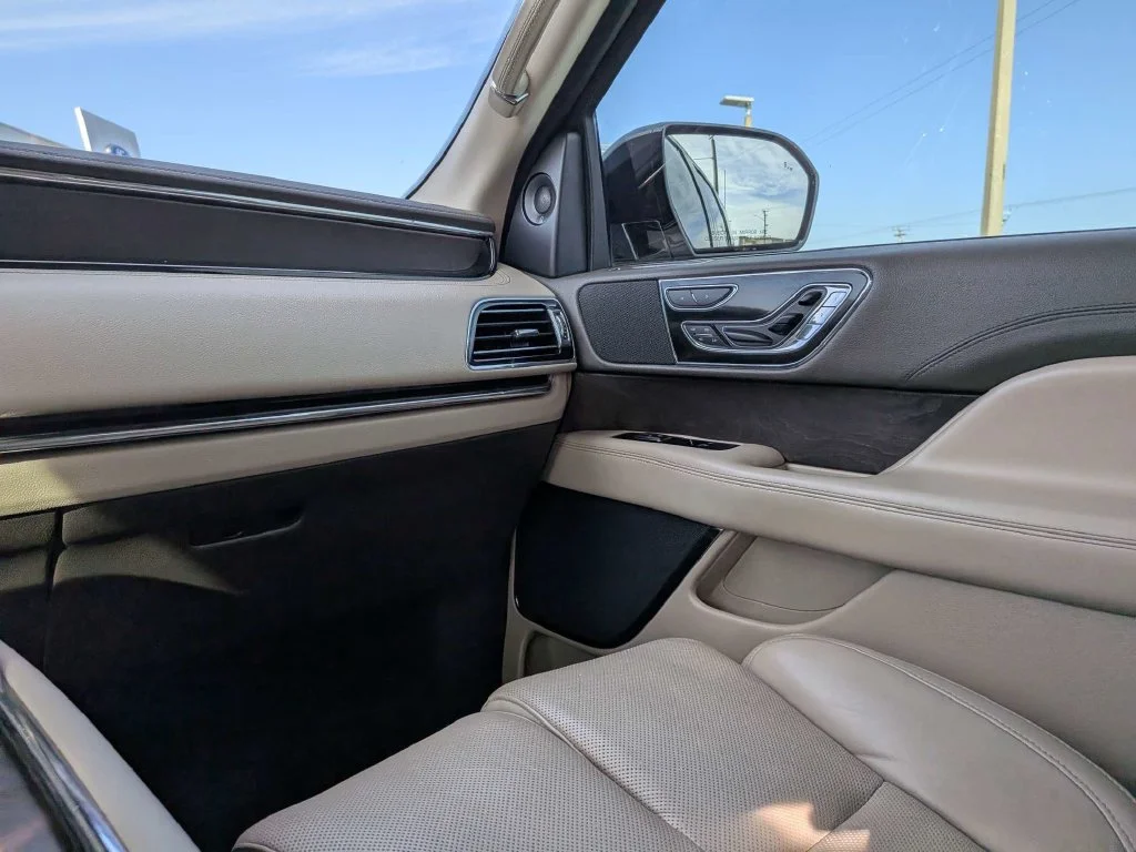 Used 2024 Pearl Metallic Lincoln Reserve image 15