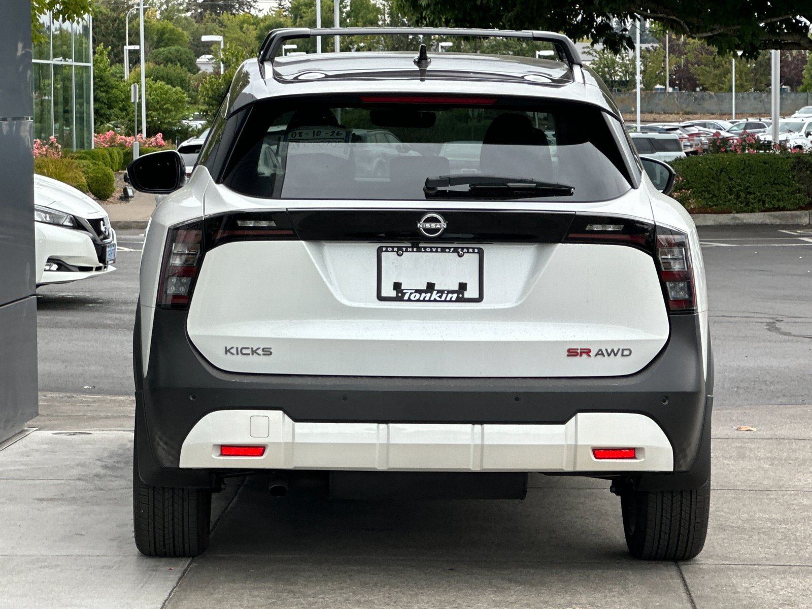 Used 2025 Aspen White/Super Black Nissan SR image 5