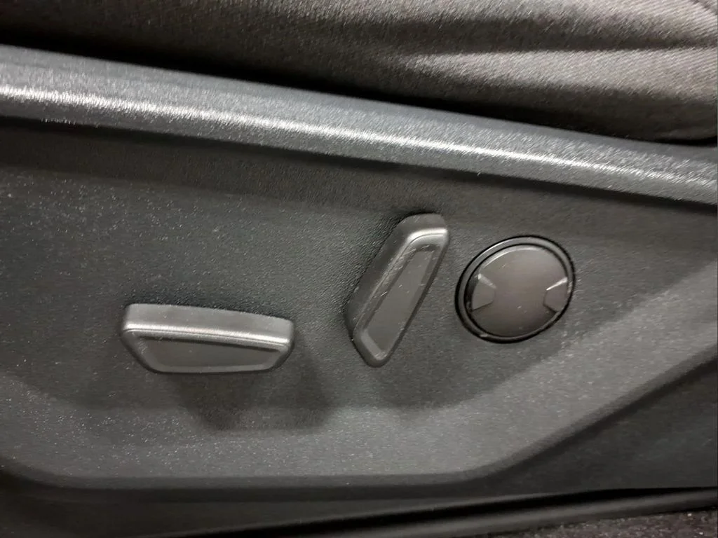 Certified Used 2022 Silver Ford XLT image 17