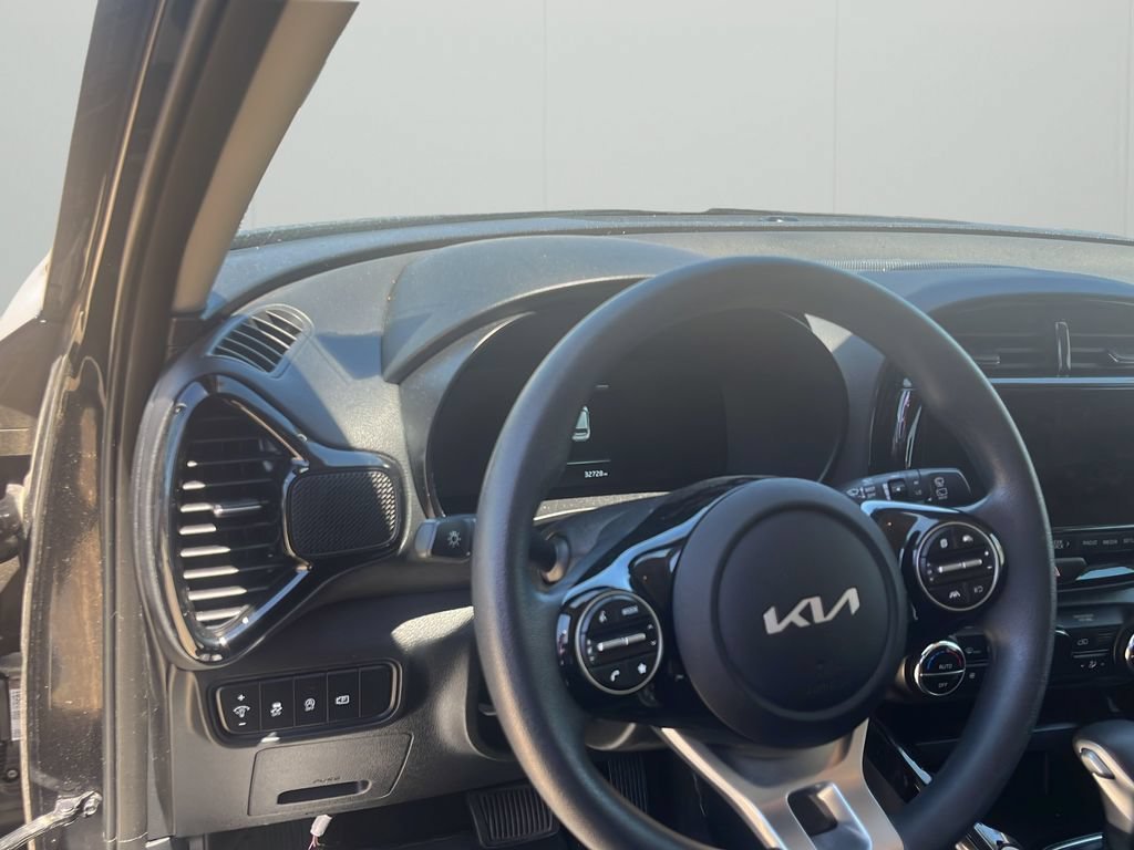 2023 Kia Soul S - Photo 18