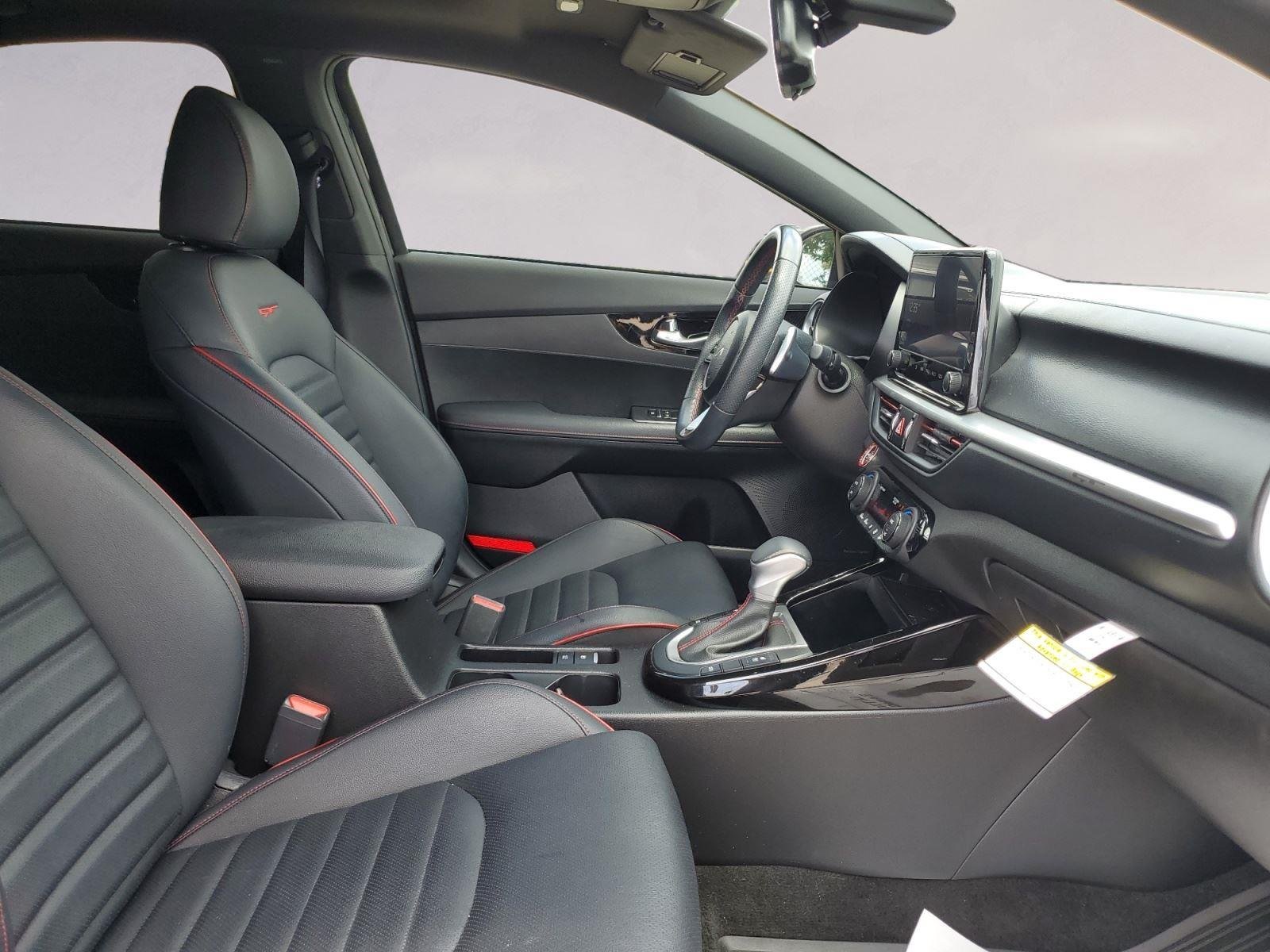 2023 Kia Forte GT - Photo 15