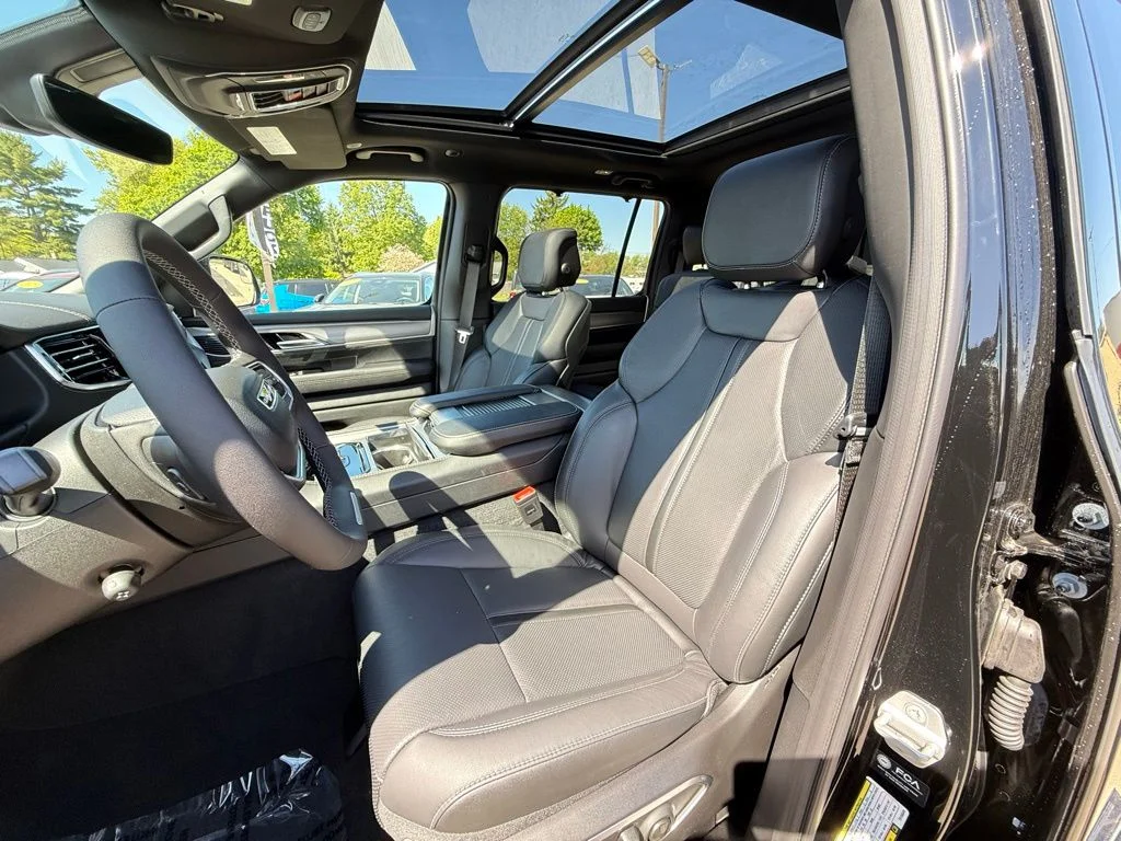 New 2026 High Gloss Black Exterior Paint Jeep Limited Reserve image 20