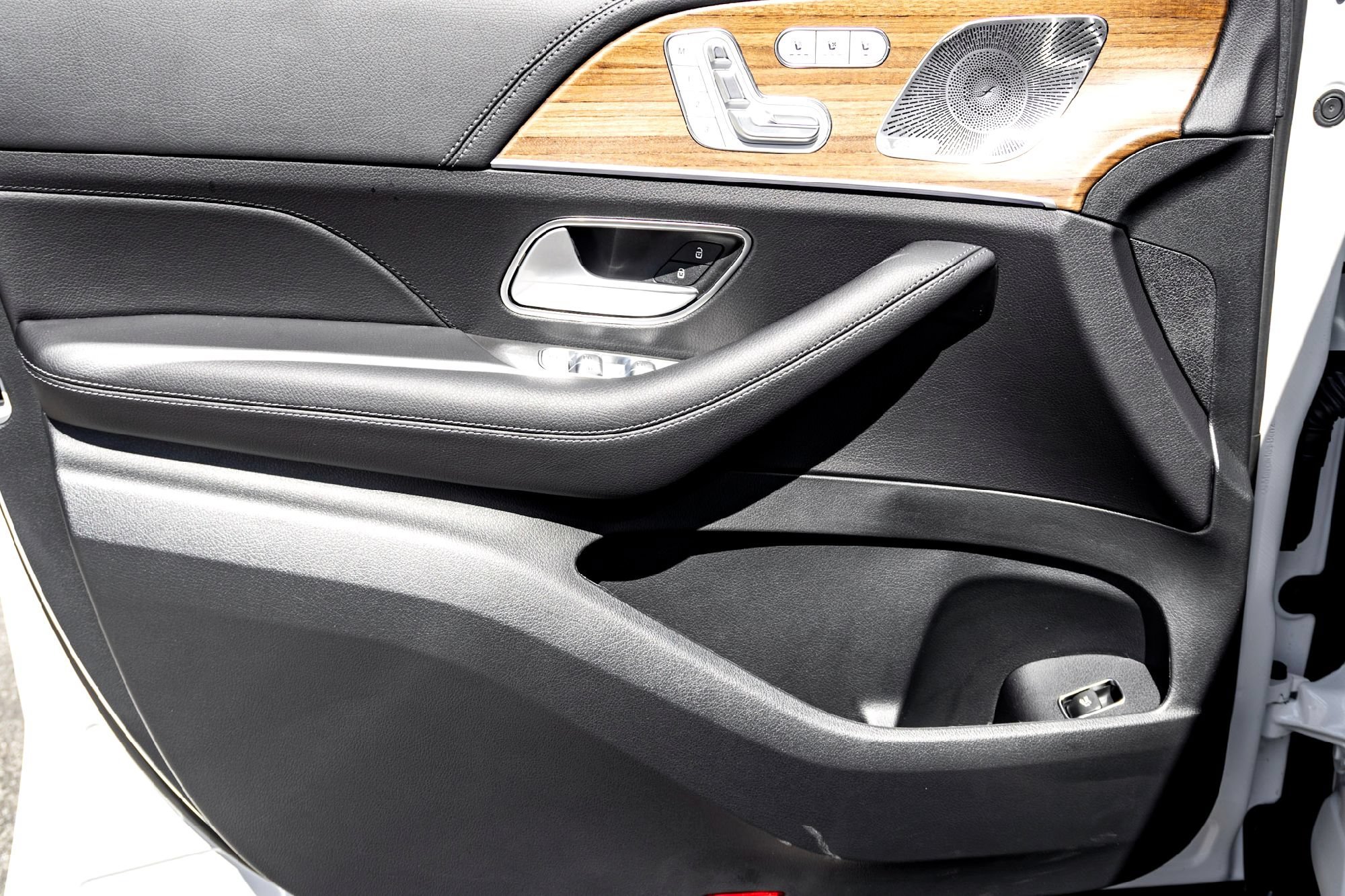 New 2026 Polar White Mercedes-Benz GLS 580 image 7