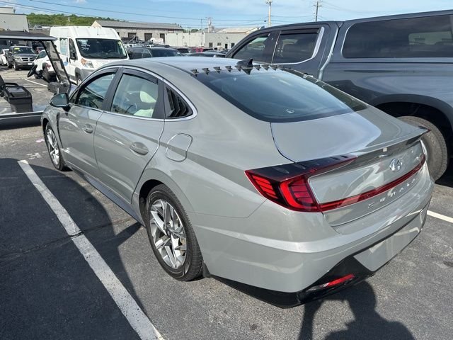Used 2023 Gray Hyundai SEL image 4