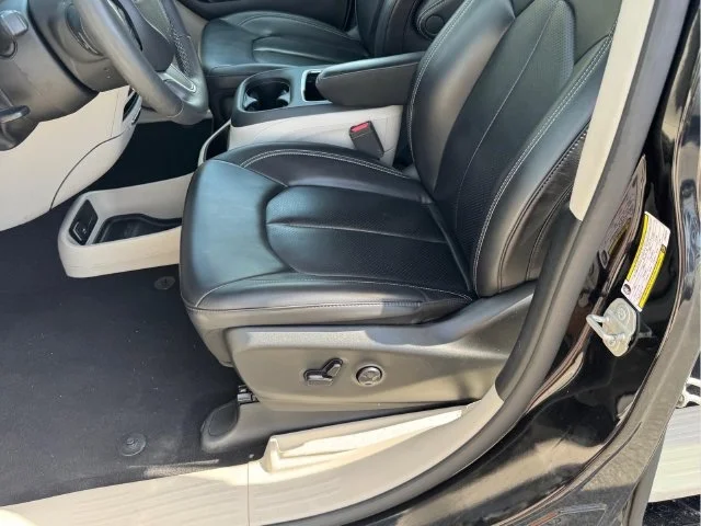 Used 2023 Black Chrysler Touring L image 8