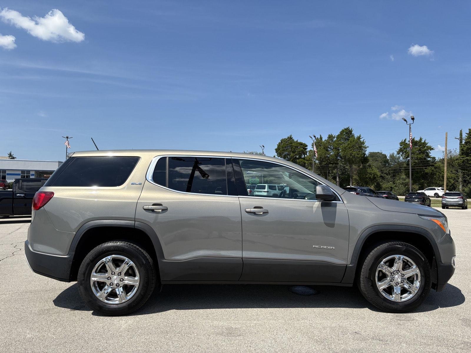 Used 2019 Pepperdust Metallic GMC SLE image 22