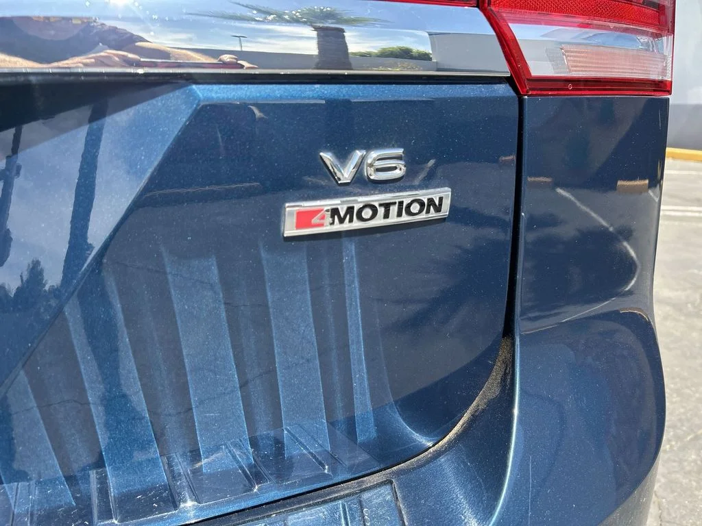 Used 2019 Blue Volkswagen SEL image 34