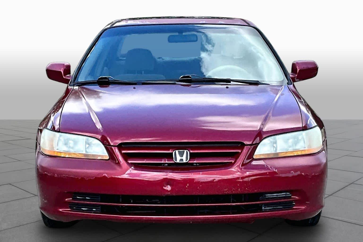 Used 2002 Firepepper Red Pearl Honda SE image 3