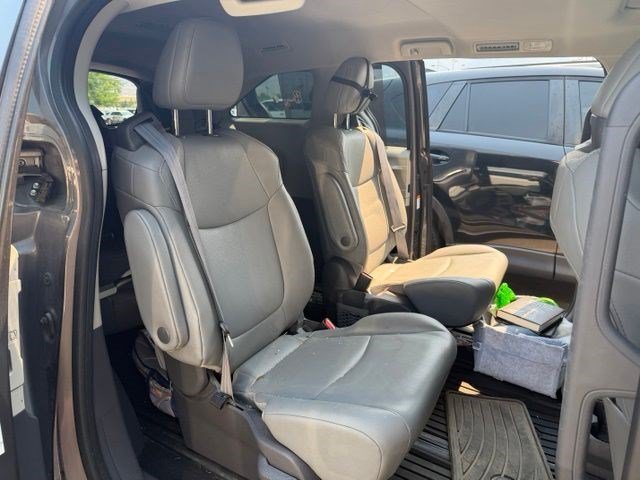 Used 2021 Silver Toyota XLE image 3