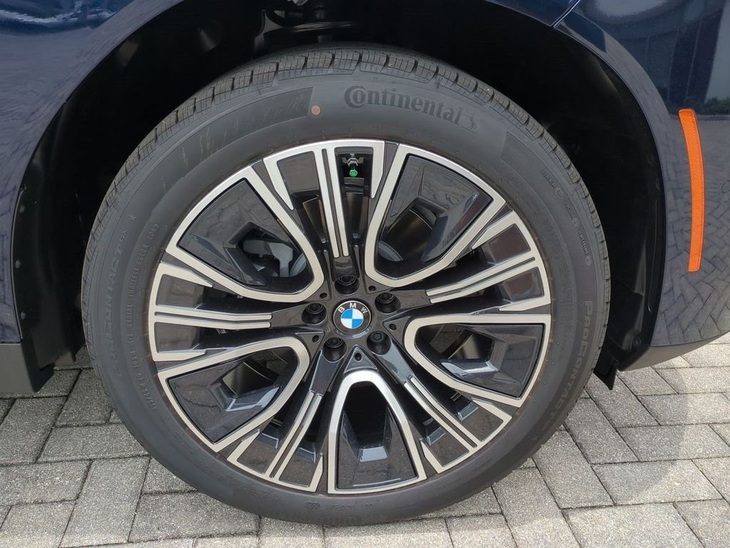 New 2026 Tanzanite Blue II Metallic BMW 30 xDrive image 11