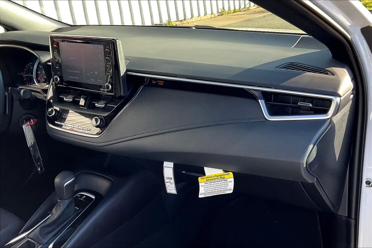 Used 2022 Wind Chill Pearl Toyota SE image 17