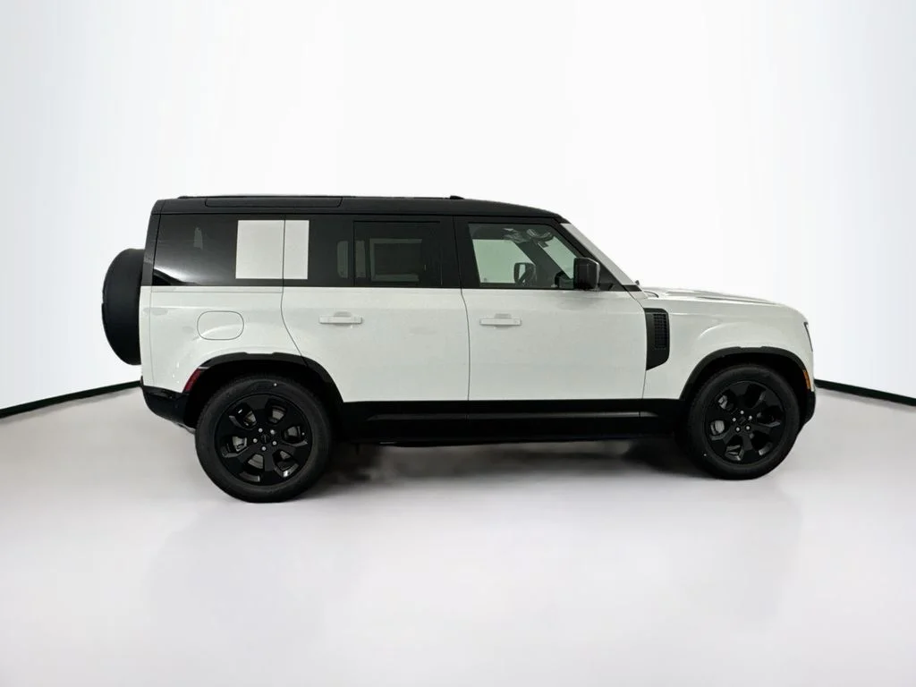 New 2026 Fuji White Land Rover X-Dynamic SE image 4