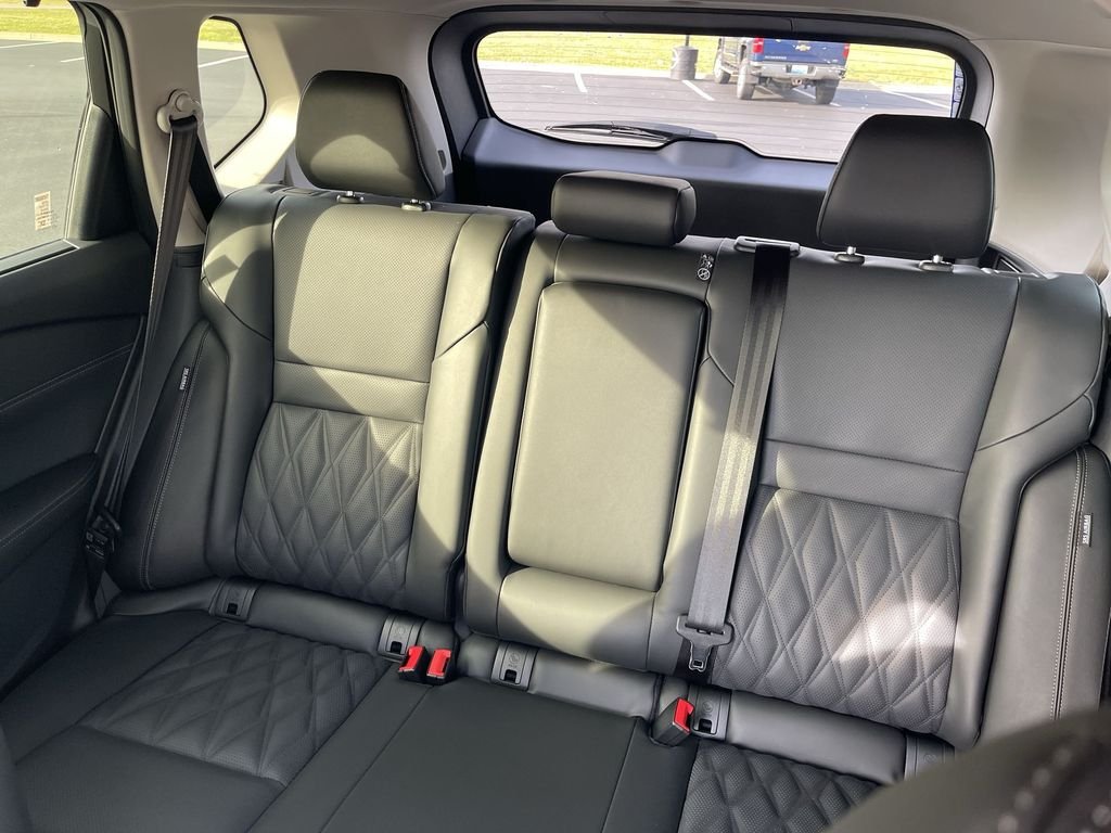New 2026 Boulder Gray Pearl / Super Black Two-tone Nissan Platinum image 23