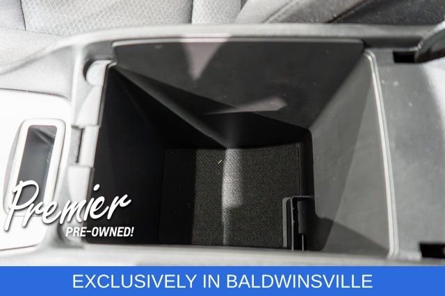 Used 2025 White Chevrolet LT image 27