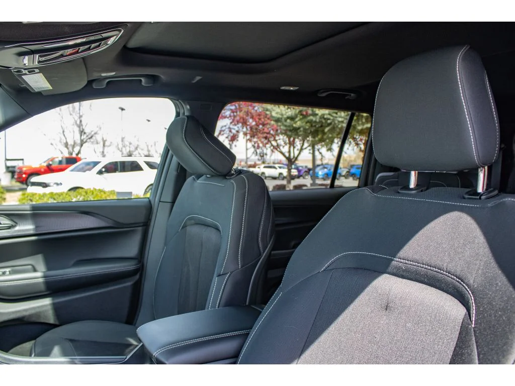 New 2026 Velvet Red Pearlcoat Jeep Laredo X image 15