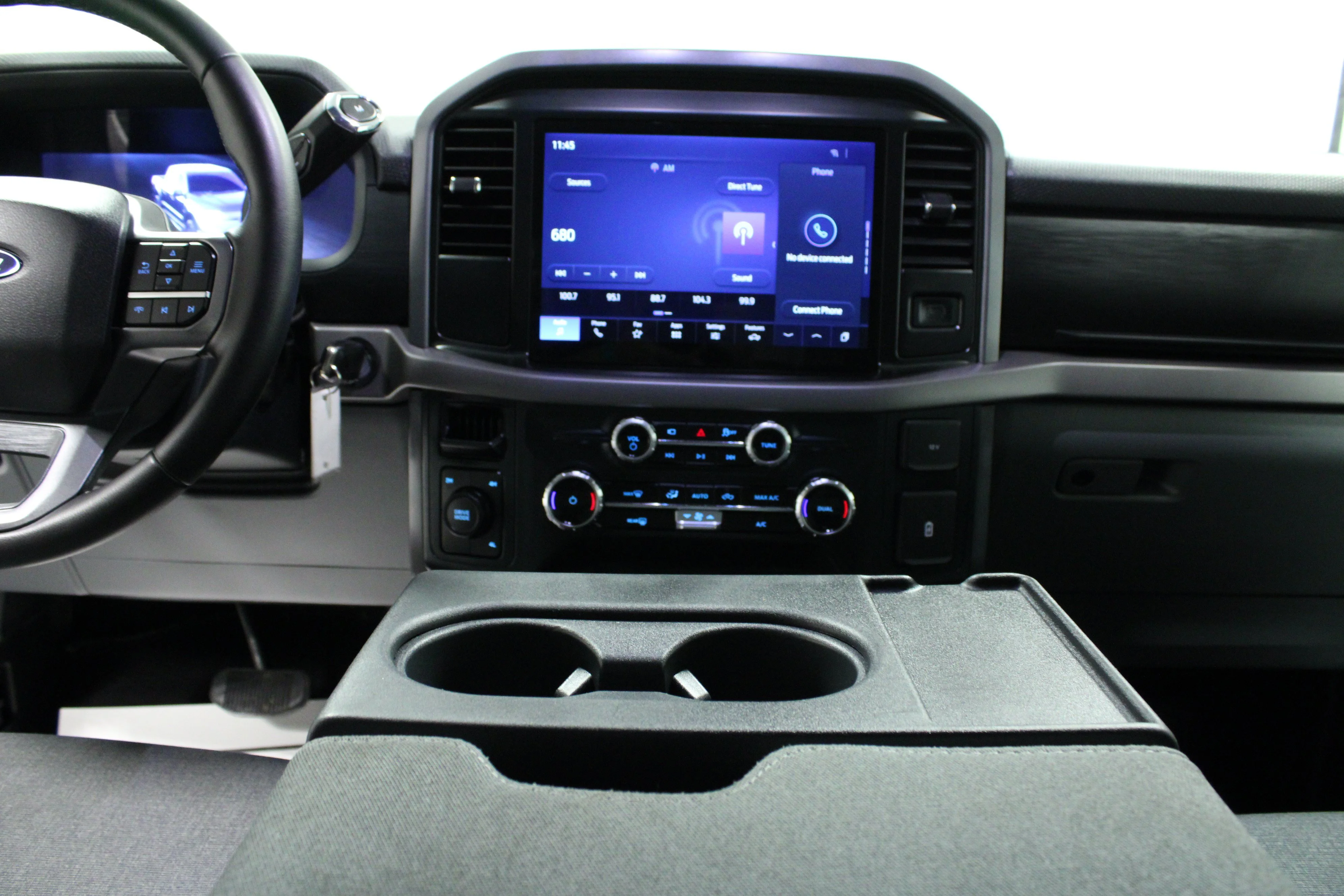 Used 2025 Agate Black Metallic Ford XLT image 18