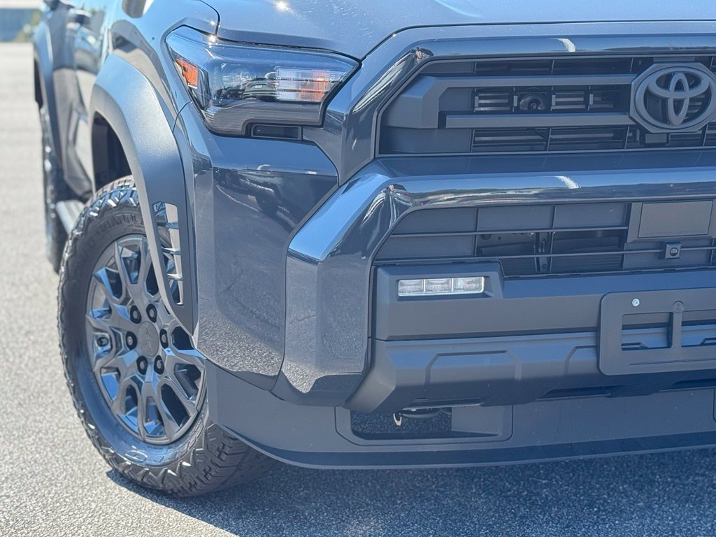 Used 2025  Toyota SR5 image 3