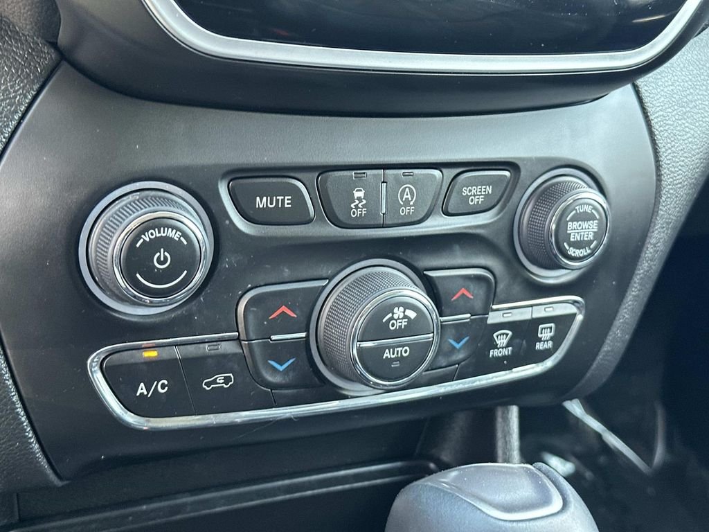 Used 2019 White Jeep Limited image 22