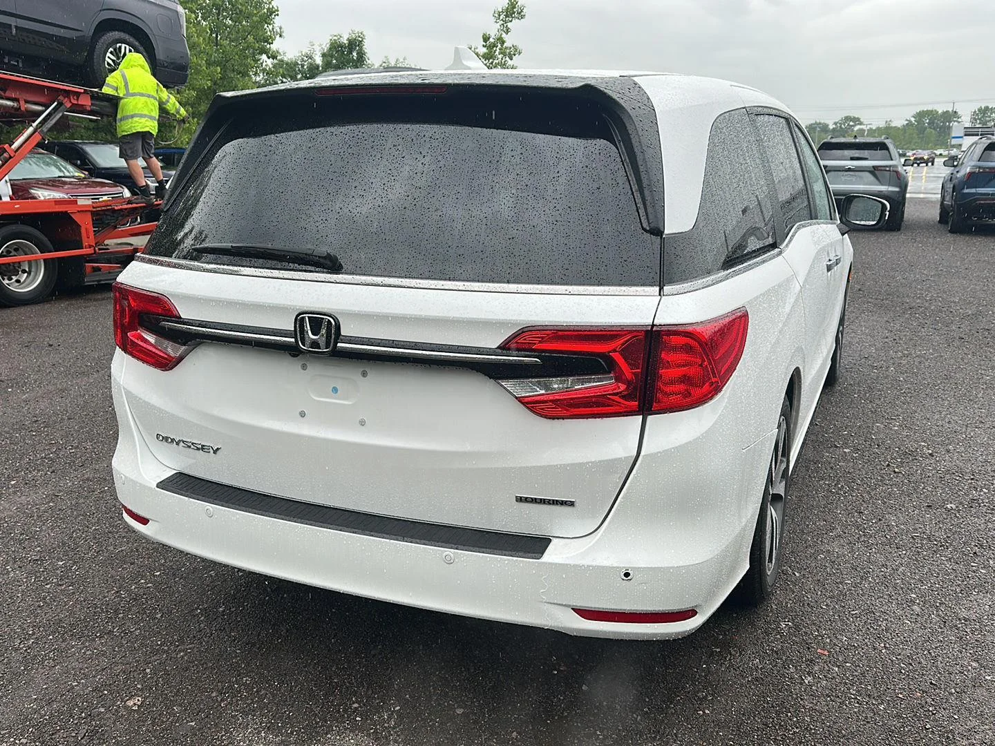 Used 2023 Platinum White Pearl Honda Touring image 4