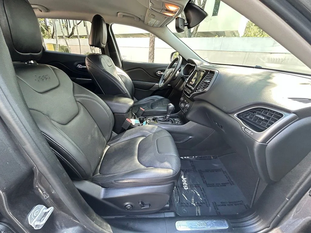 Used 2019 Gray Jeep Limited image 29