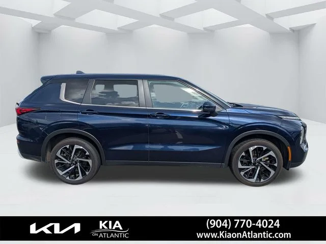 Used 2024  Mitsubishi SE Black Edition image 2