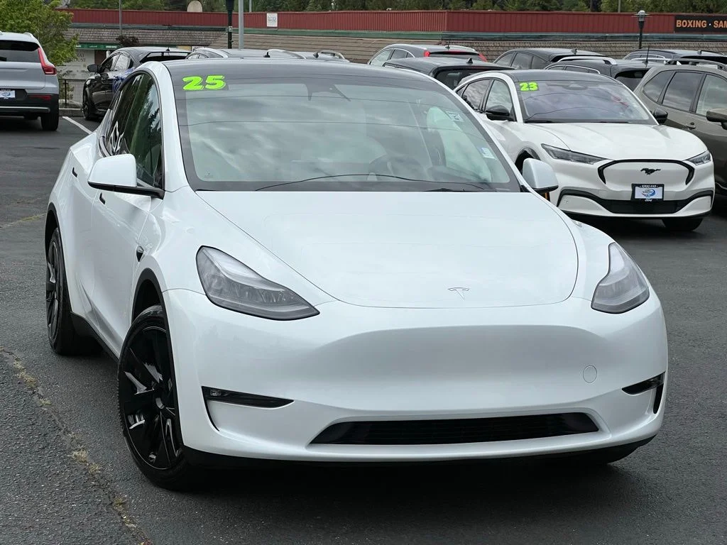2023 Tesla Model Y Long Range Dual Motor All-Wheel Drive's photo