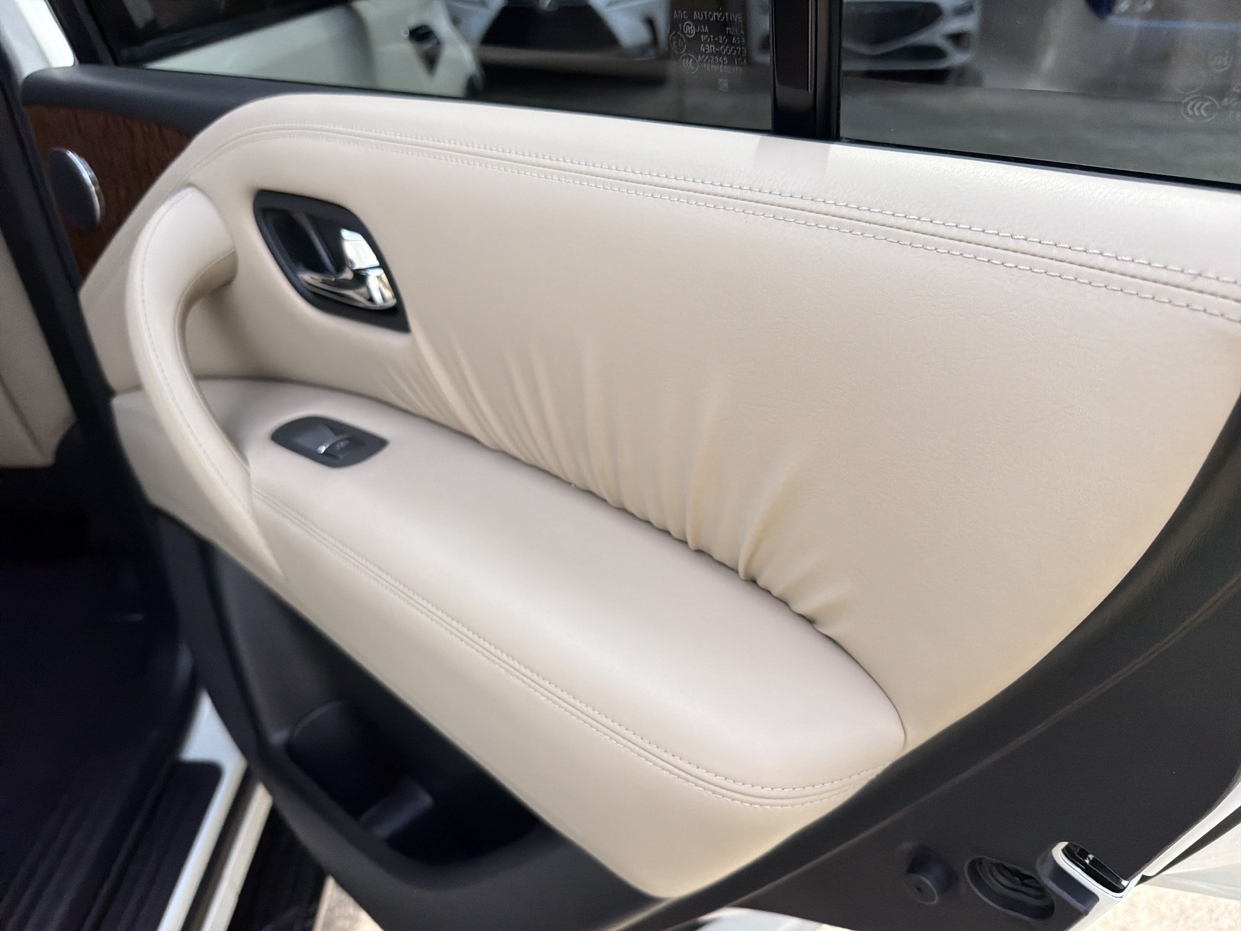 Used 2017 Pearl White Nissan SL image 16