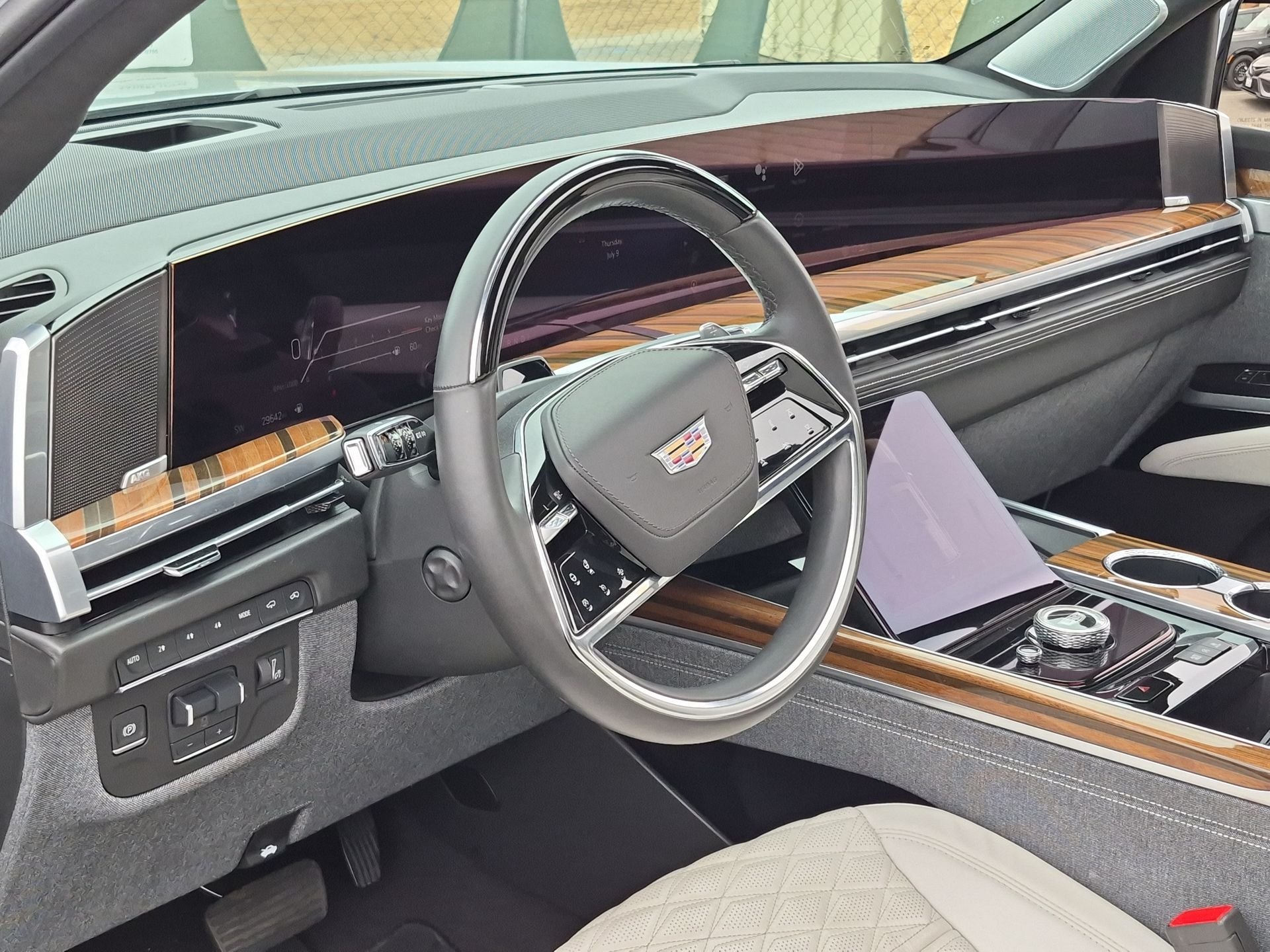 Used 2025 Silver Cadillac Sport Platinum image 20