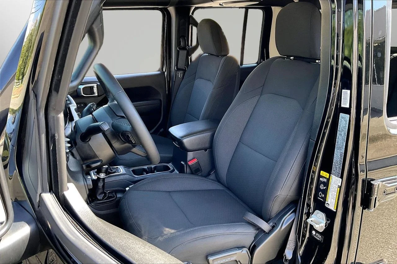Used 2023 Black Jeep Sport S image 20