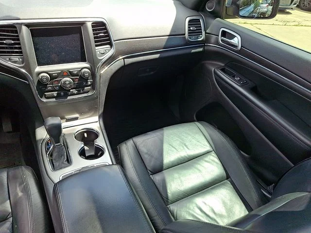 Used 2018 Gray Jeep Limited image 16