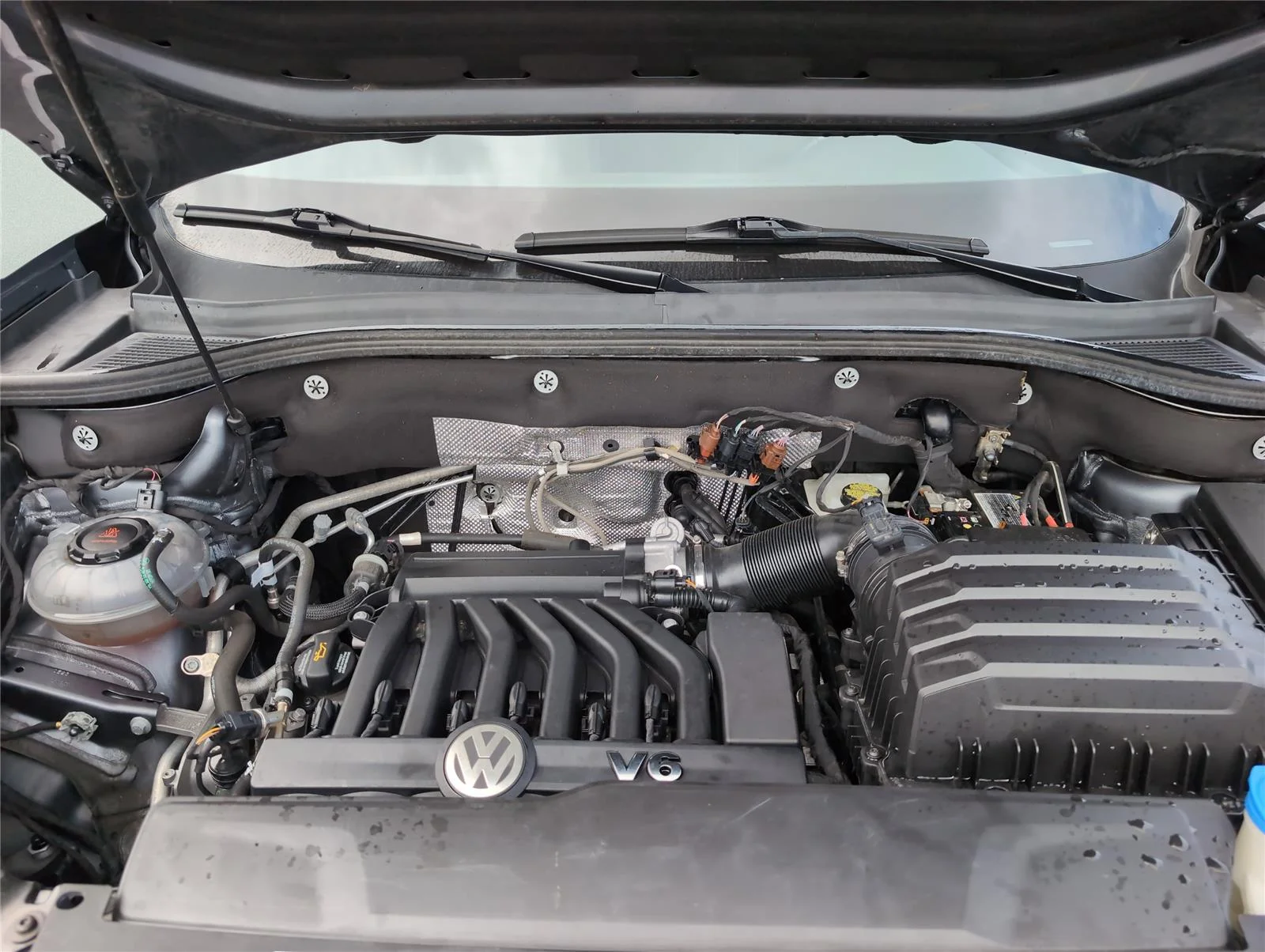 Used 2023 Platinum Gray Metallic Volkswagen 3.6L V6 SEL R-Line Black image 11