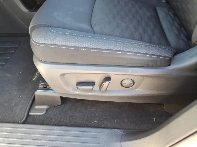 Used 2022 White Nissan SV image 17